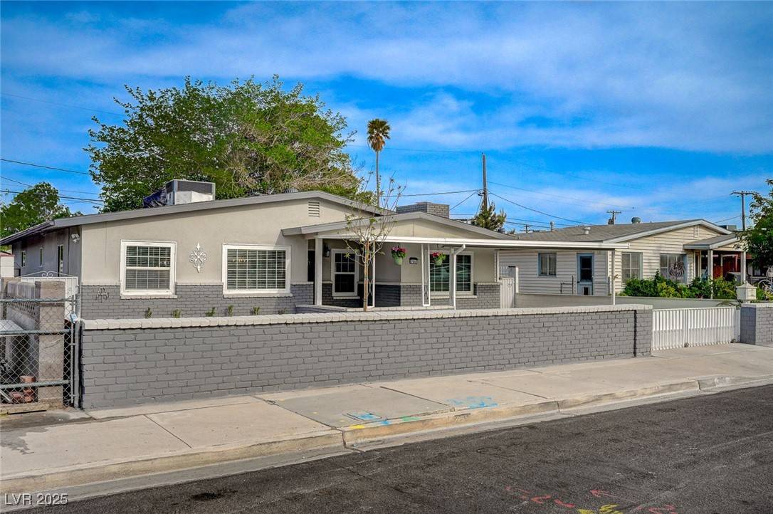 Las Vegas, NV 89107,700 Cactus LN