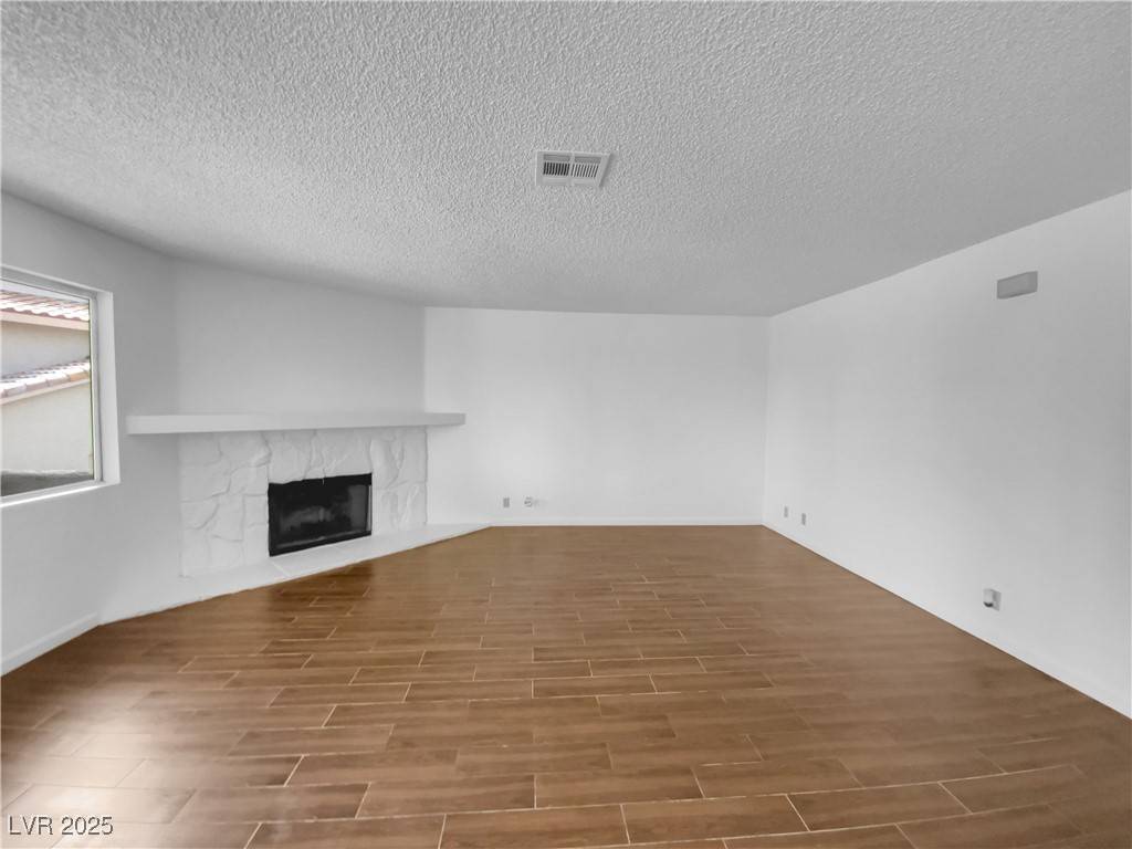 Las Vegas, NV 89128,913 Boulder Springs DR #202