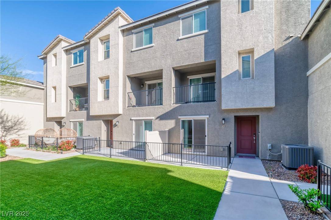 Las Vegas, NV 89183,2843 Kona Blue LN #4