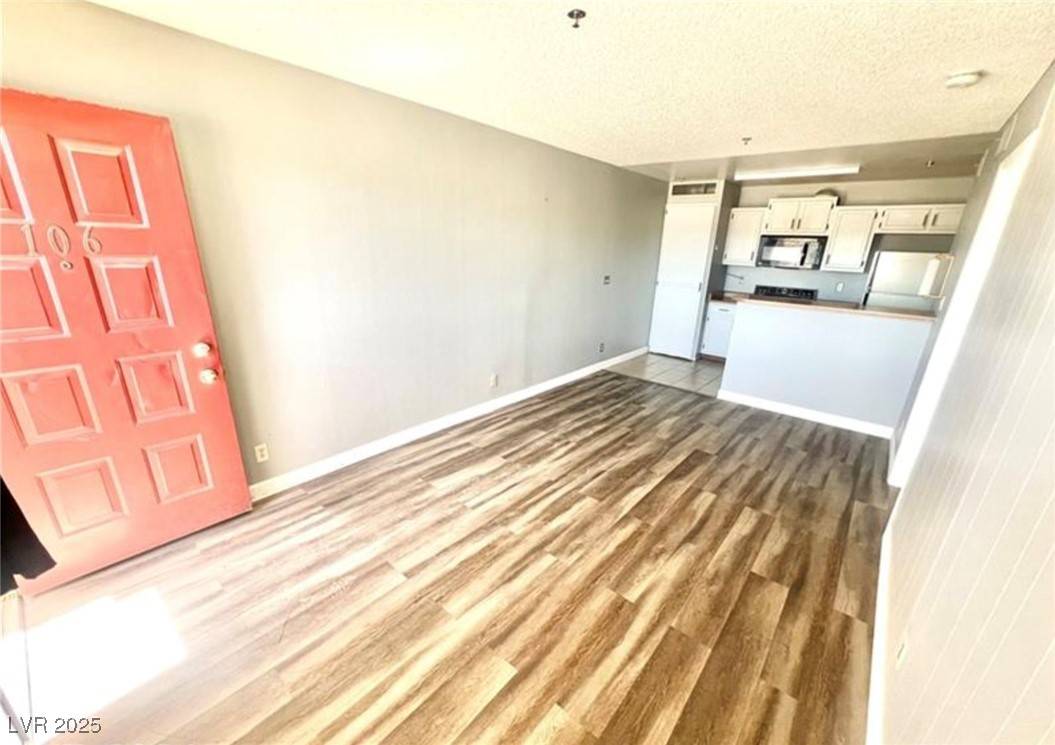 Las Vegas, NV 89119,1381 E University AVE #106