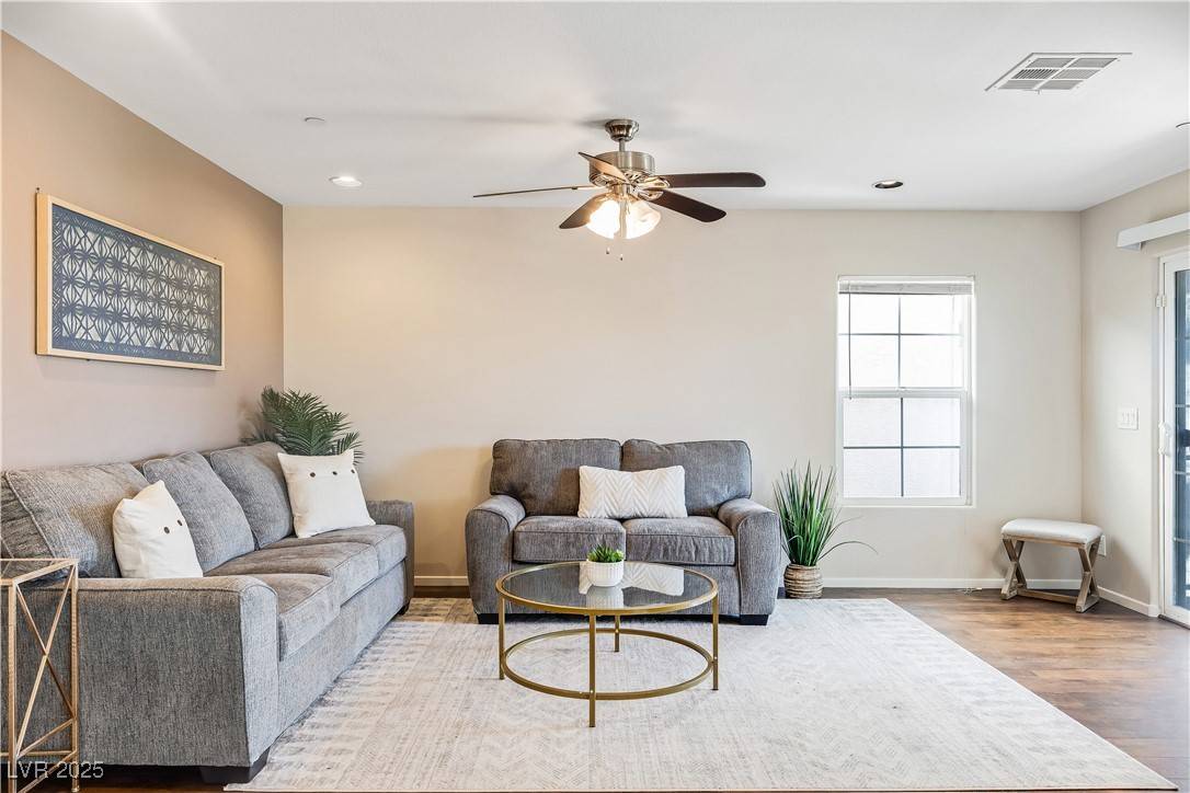 Las Vegas, NV 89149,9065 Hanging Tapestry CT