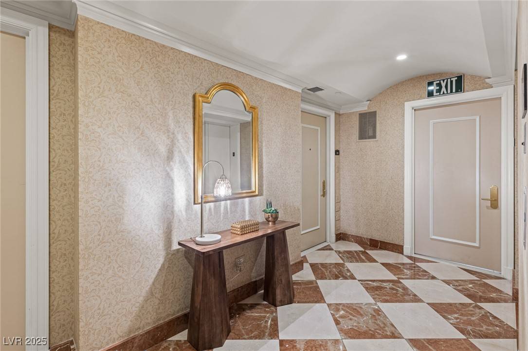 Las Vegas, NV 89109,2877 Paradise RD #305