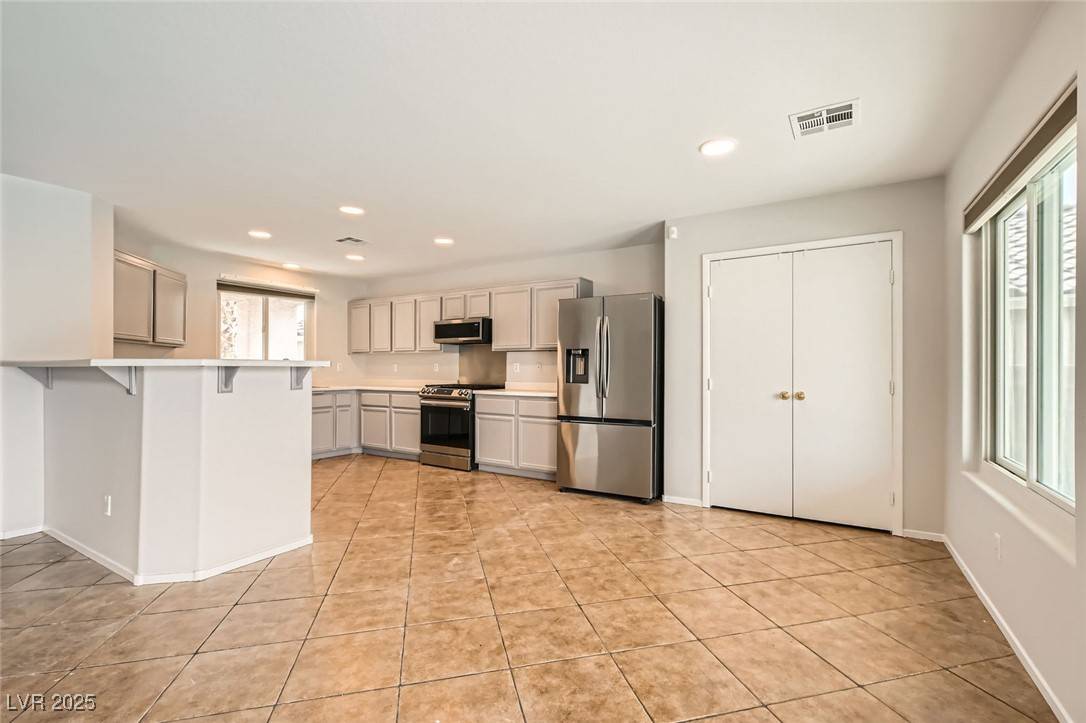 Las Vegas, NV 89143,7829 Lovely Pine PL