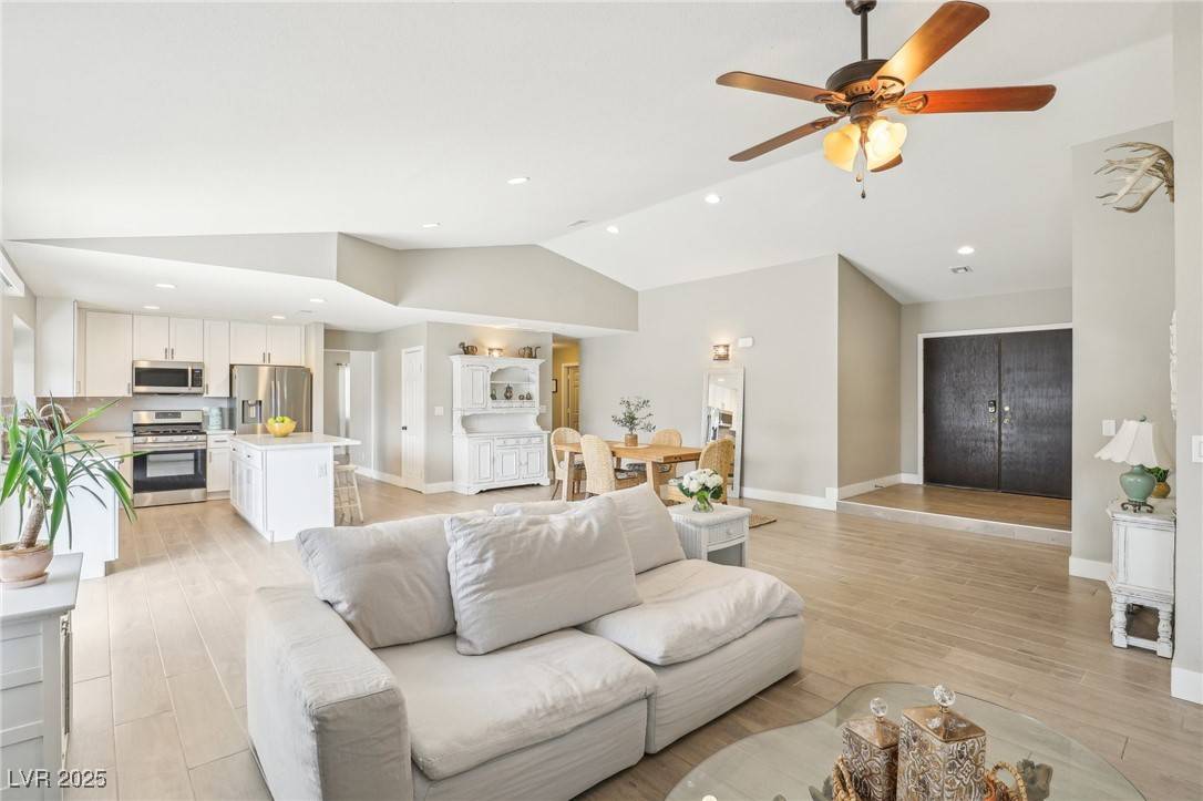 Las Vegas, NV 89120,3249 Palmdesert WAY