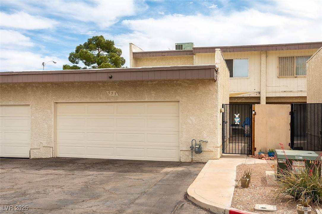 Henderson, NV 89015,555 Rene LN