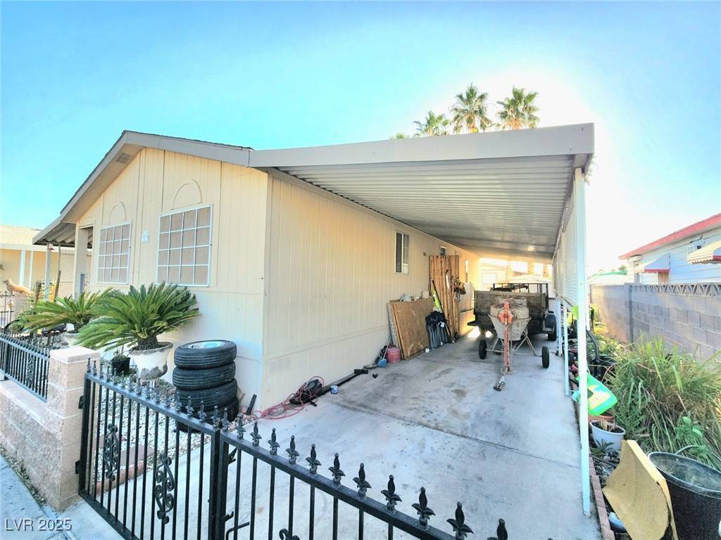 Las Vegas, NV 89122,3519 Isle Royale DR