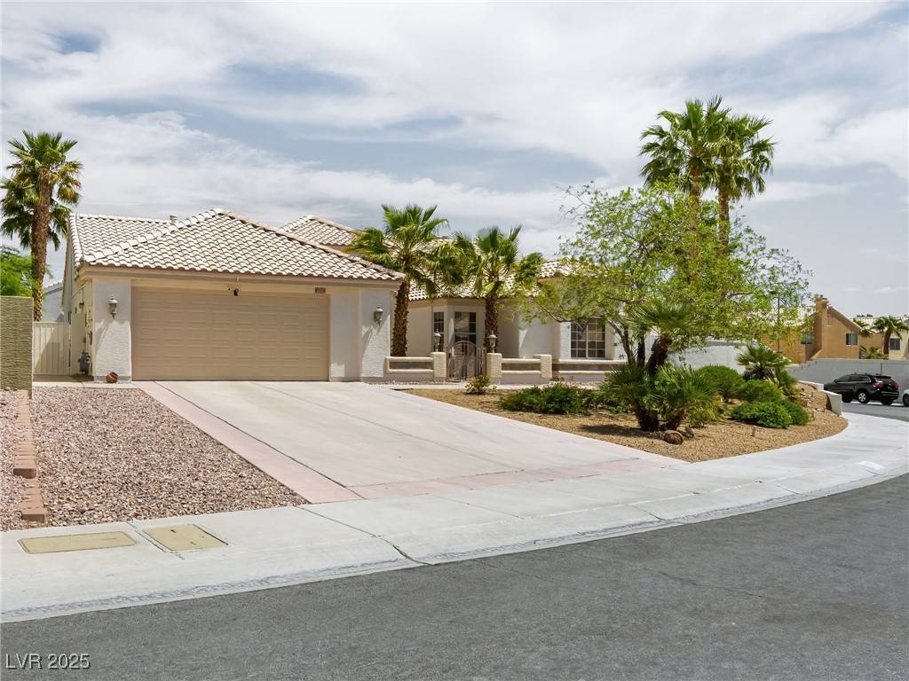 Las Vegas, NV 89117,2212 Marble Gorge DR