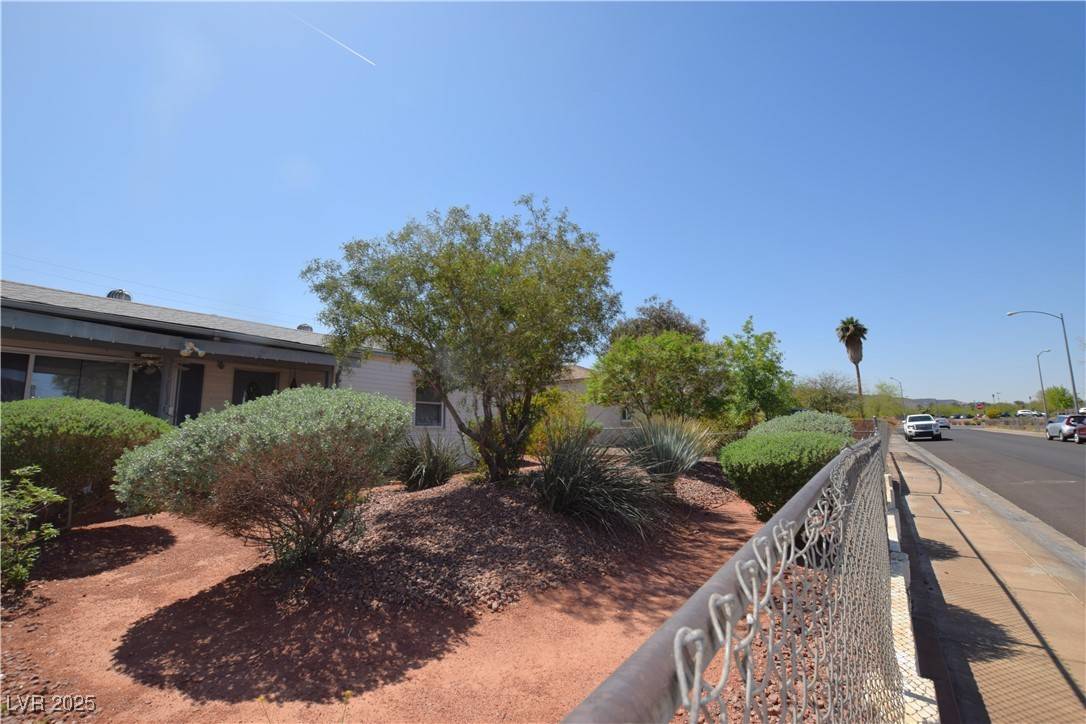 Henderson, NV 89015,23 Lowery ST