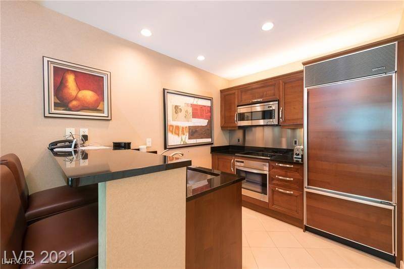 Las Vegas, NV 89109,125 E Harmon AVE #2814