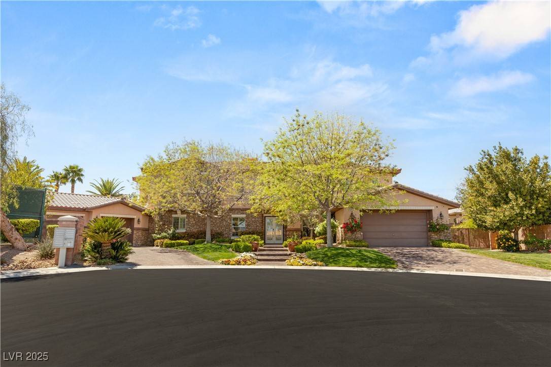 Las Vegas, NV 89117,2285 Villefort CT