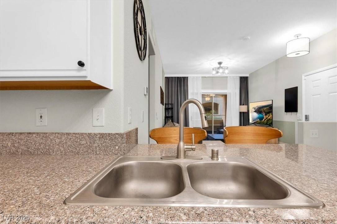 Las Vegas, NV 89122,5751 E Hacienda AVE #119