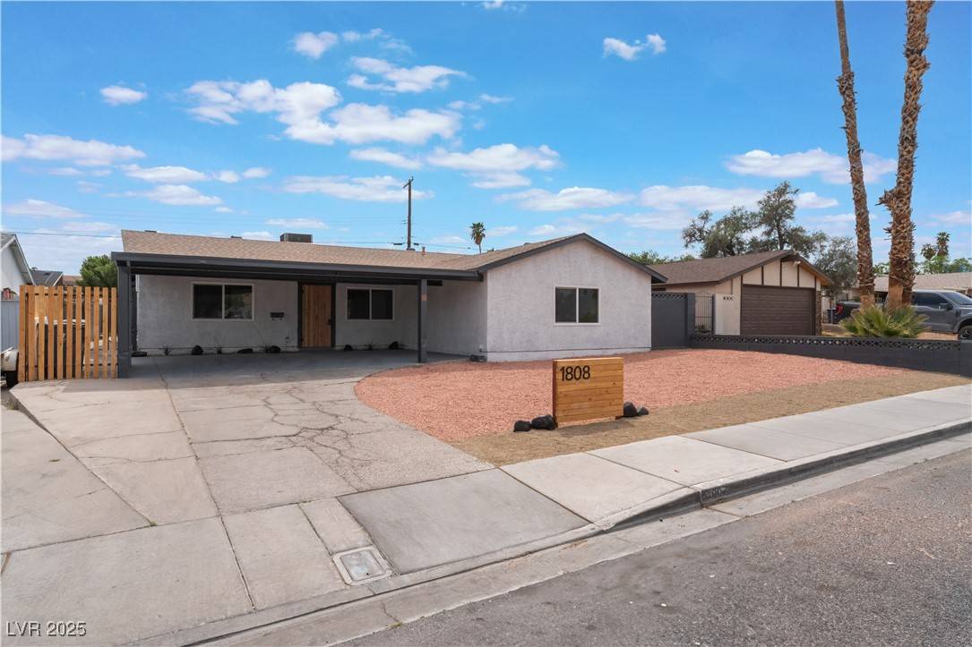 Las Vegas, NV 89104,1808 E Saint Louis AVE