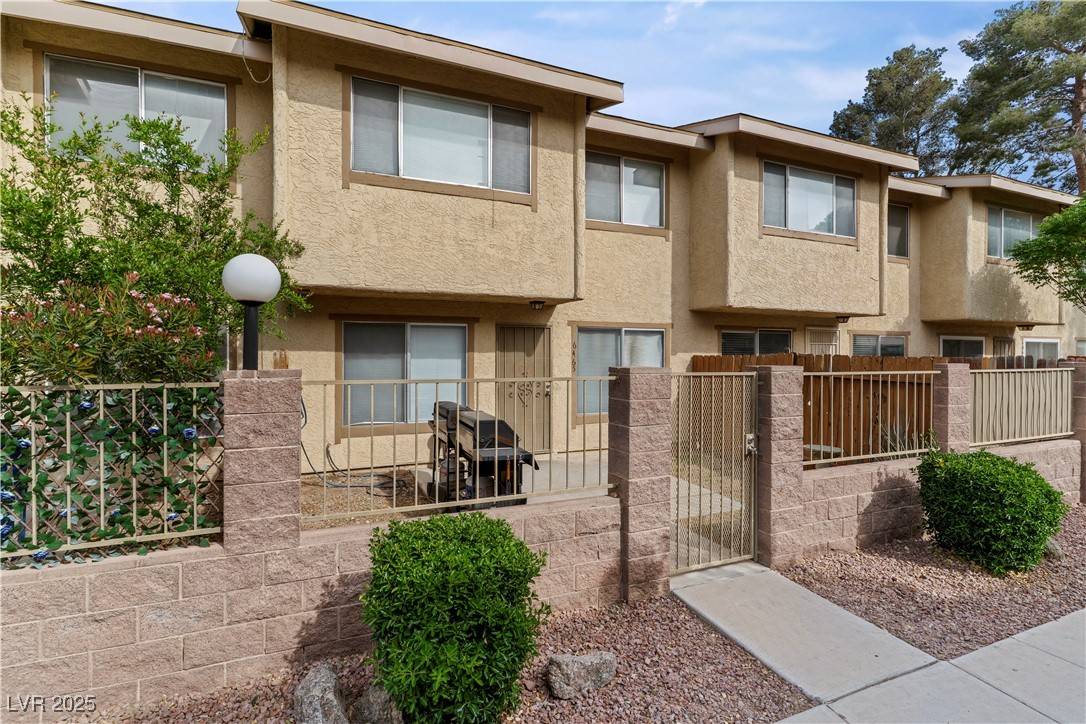 Las Vegas, NV 89108,6465 Big Pine WAY
