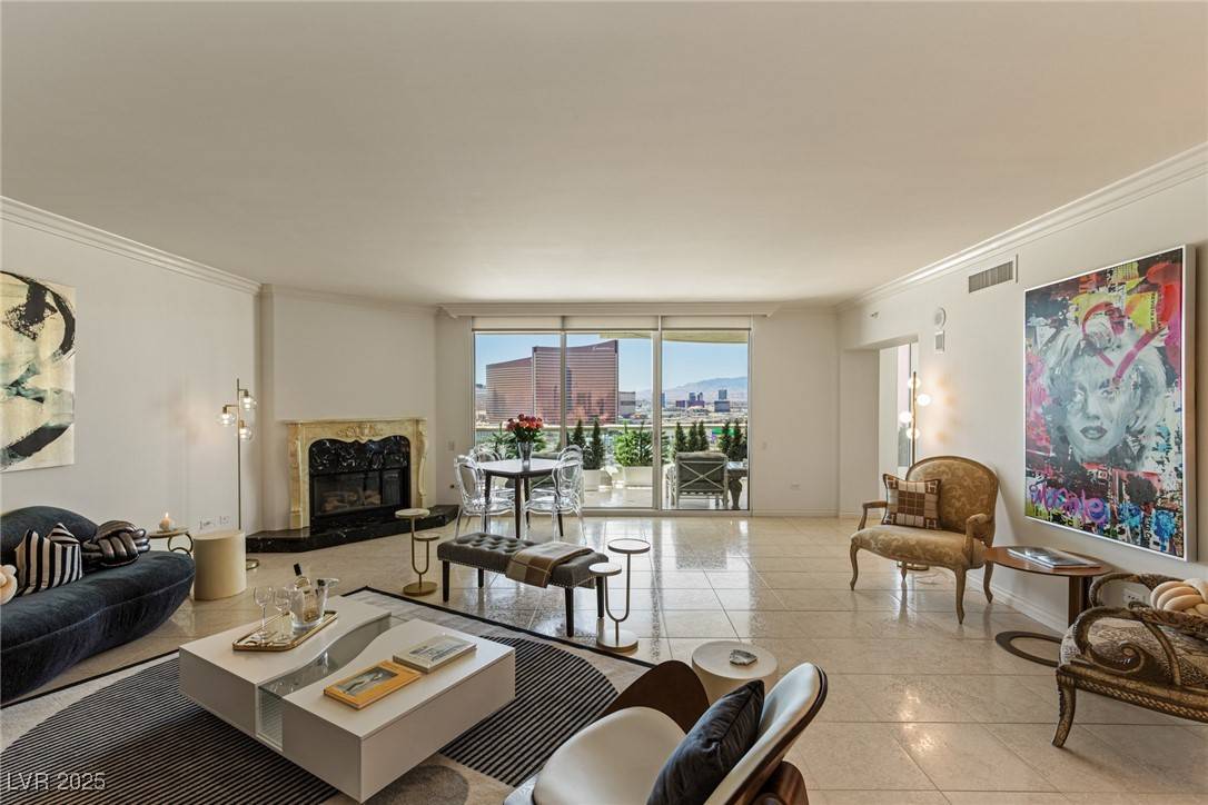 Las Vegas, NV 89109,2877 Paradise RD #2502