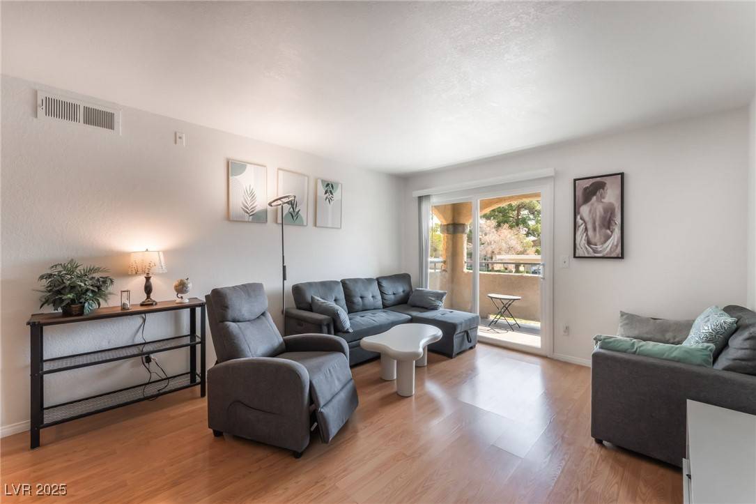 Las Vegas, NV 89107,221 Mission Catalina LN #104