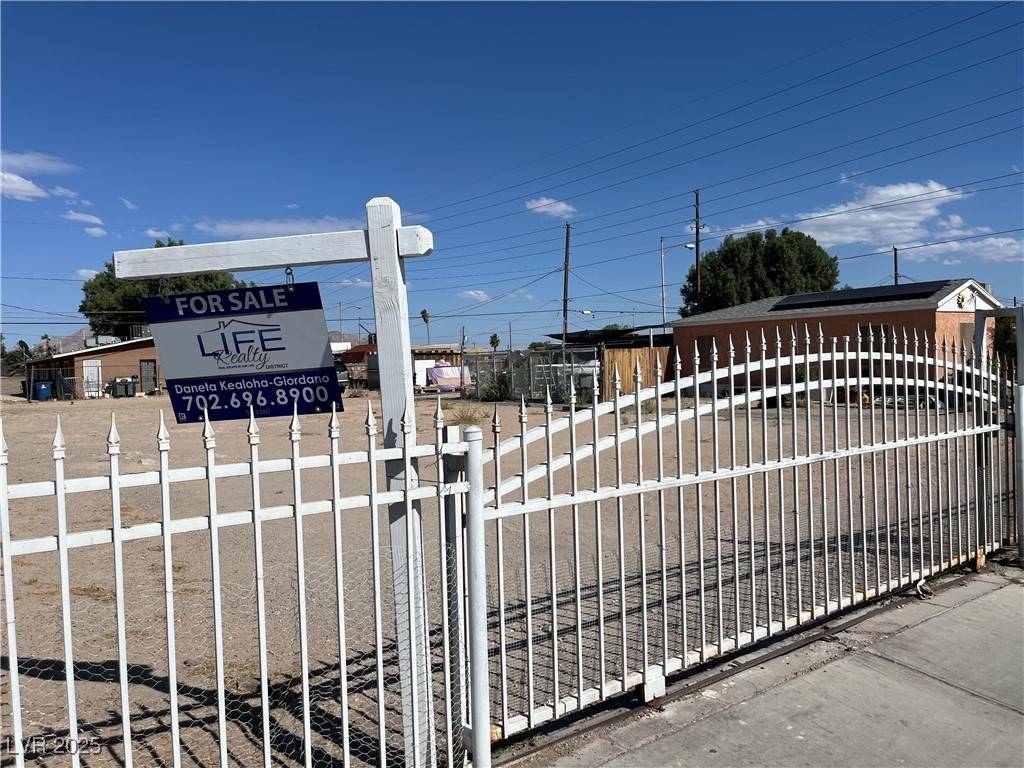 North Las Vegas, NV 89030,2404 Bassler ST