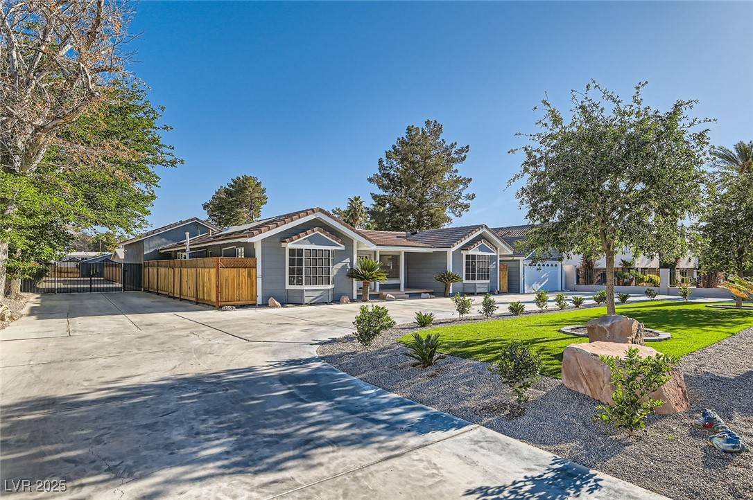 Las Vegas, NV 89107,2500 Palomino LN