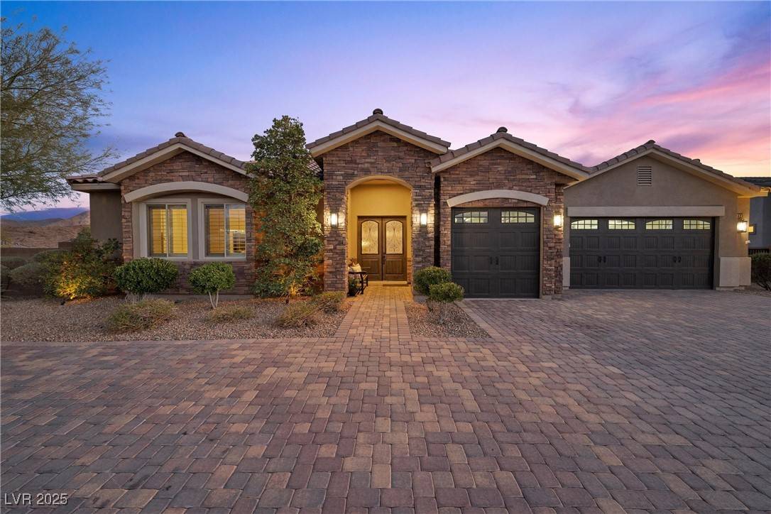 Henderson, NV 89002,421 Foxhall RD
