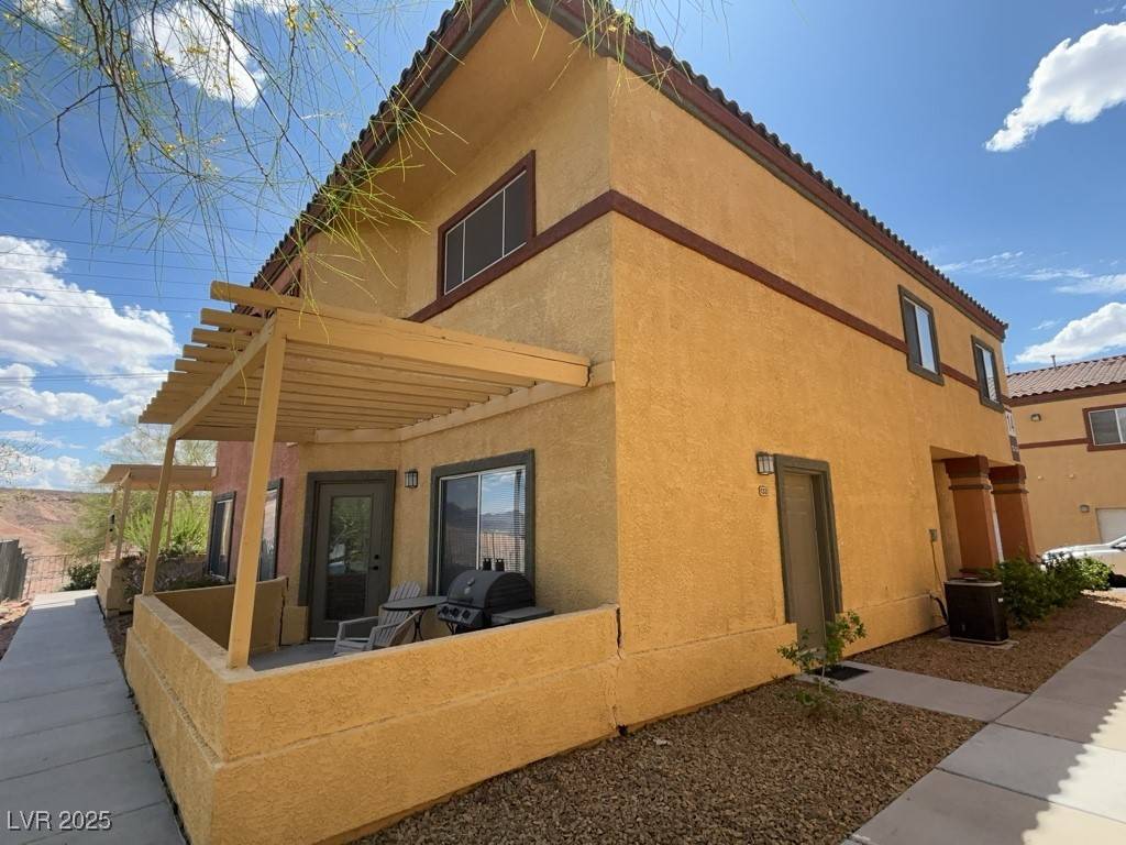 Las Vegas, NV 89120,4915 E Russell RD #133