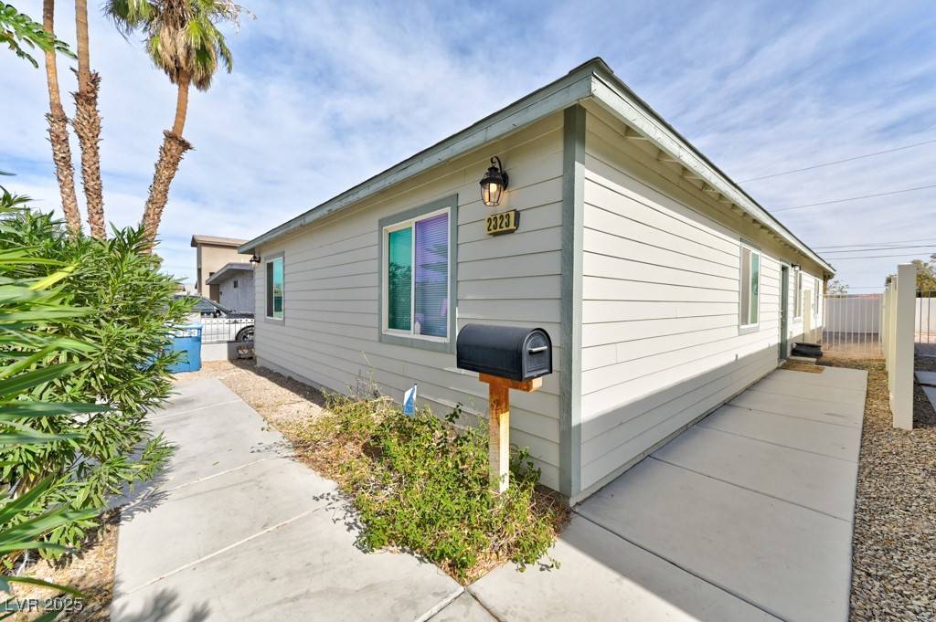 Las Vegas, NV 89104,2323 Mariposa AVE