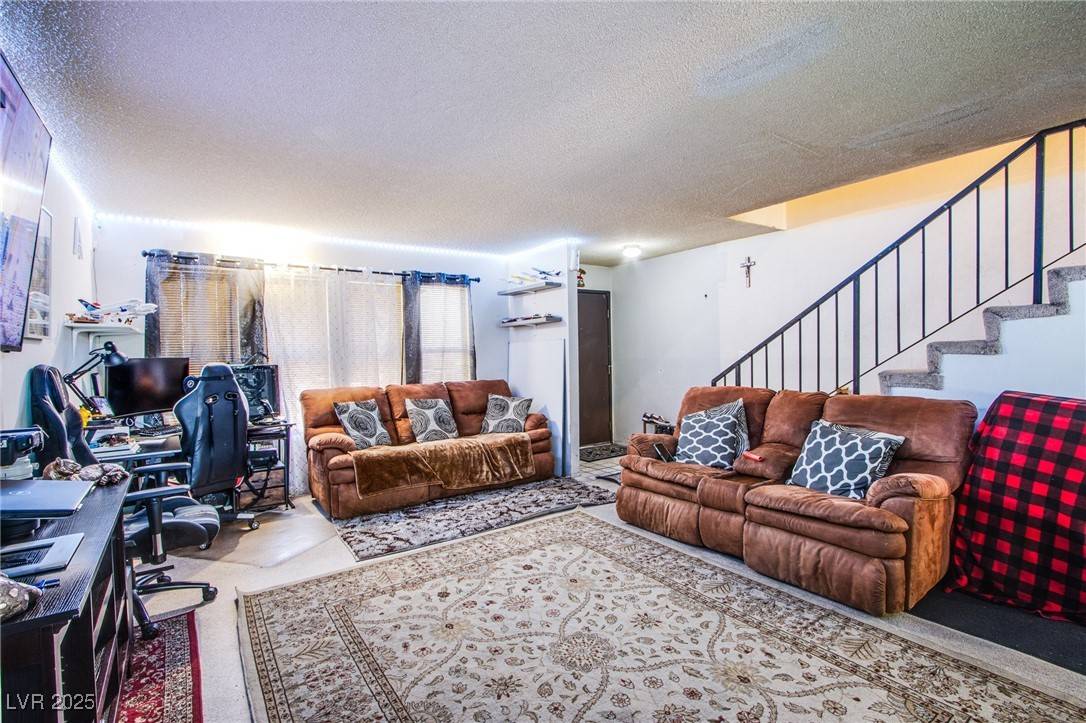 Las Vegas, NV 89169,2080 Karen AVE #9