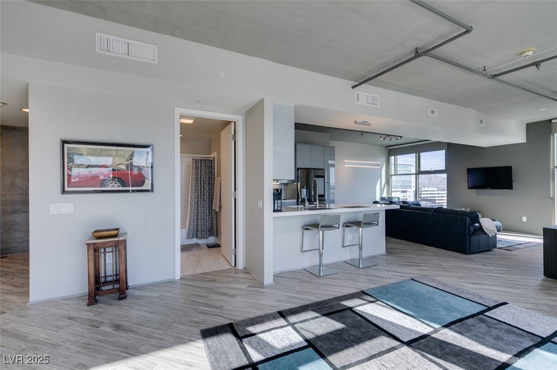 Las Vegas, NV 89101,353 E Bonneville AVE #816