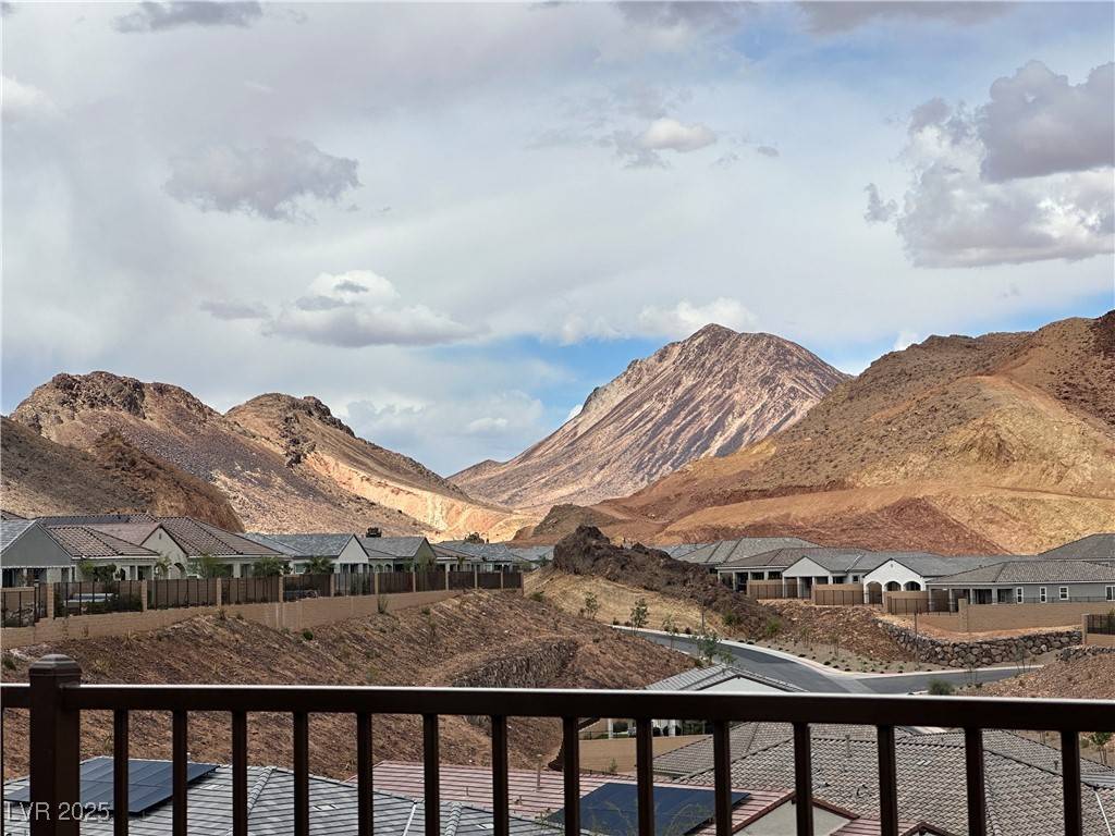Henderson, NV 89011,12 Tatahatso Point ST