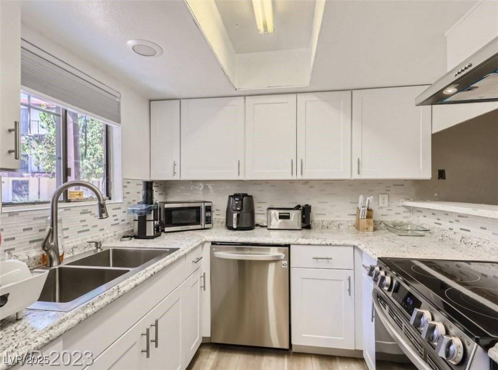 Las Vegas, NV 89169,2080 Karen AVE #34