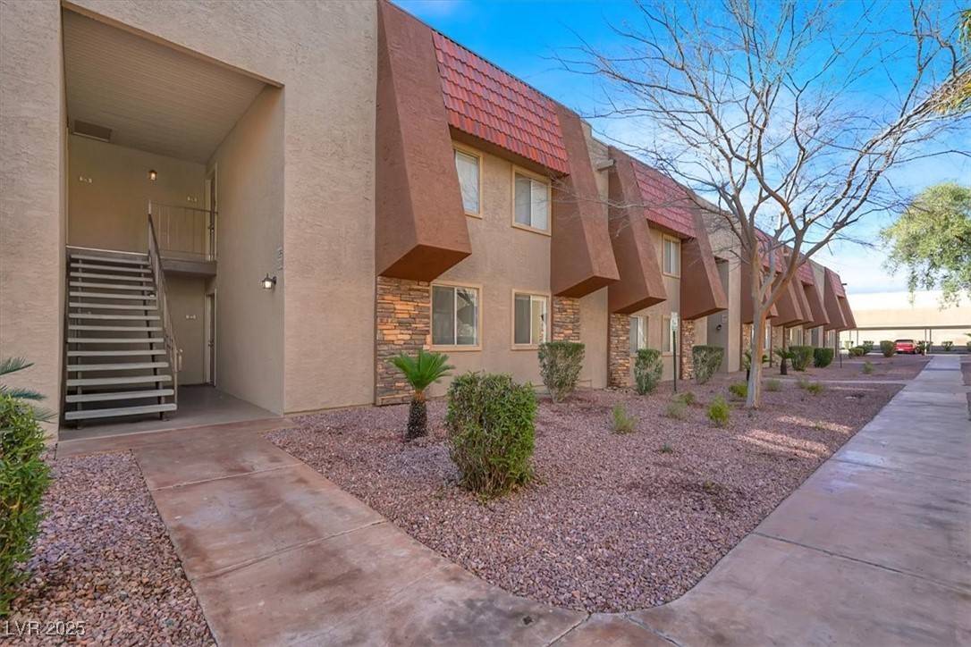 Las Vegas, NV 89103,5422 River Glen DR #373