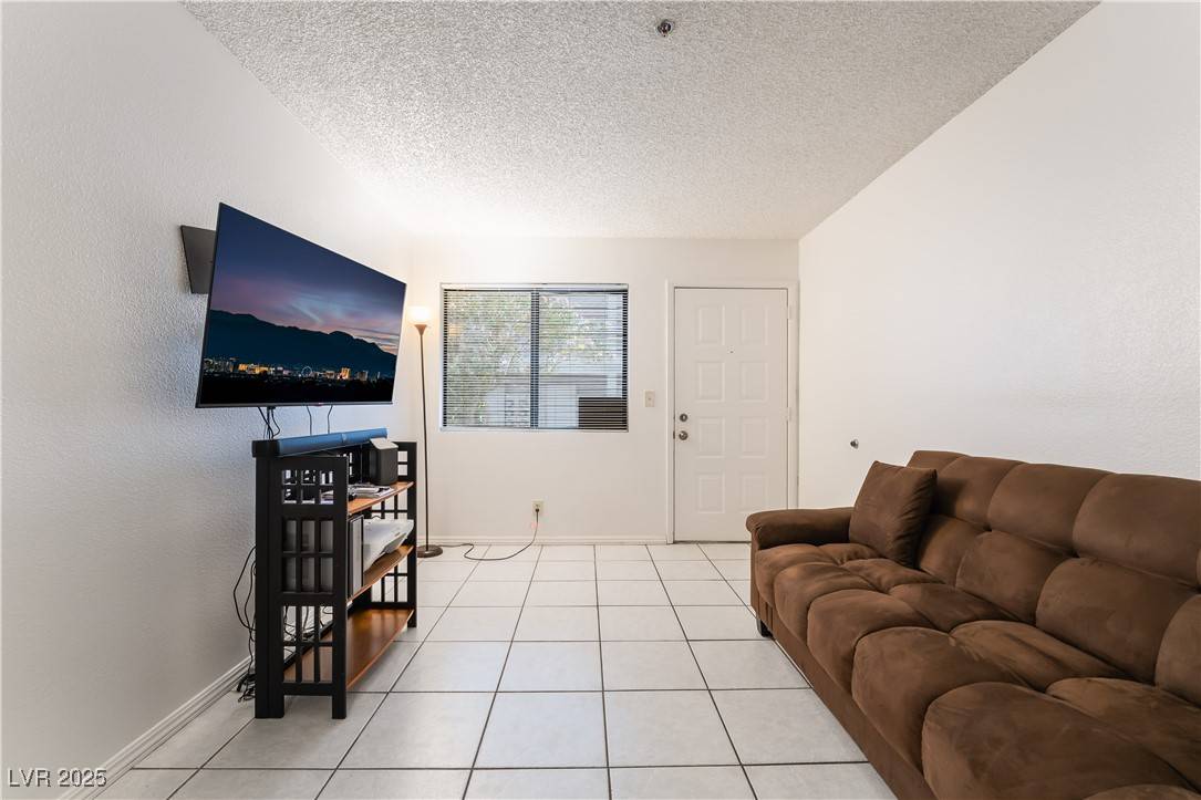 Las Vegas, NV 89119,1361 E University AVE #106
