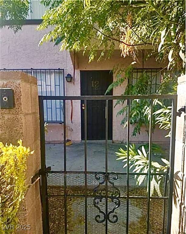 Las Vegas, NV 89119,4338 Caliente ST #12