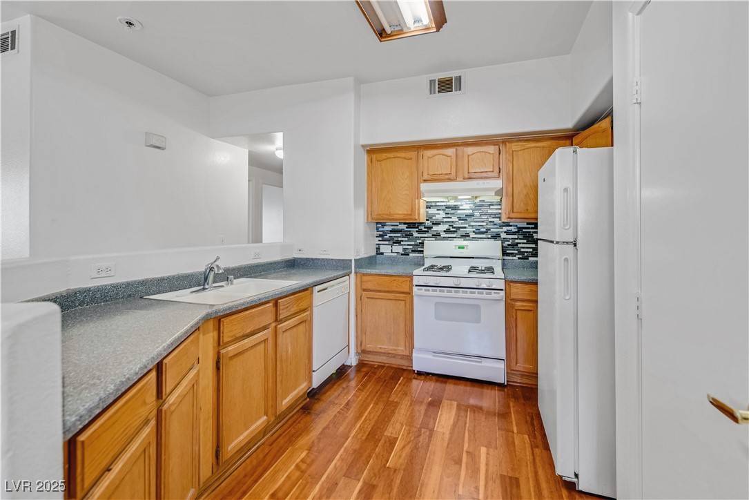 Las Vegas, NV 89122,3400 Cabana DR #1037