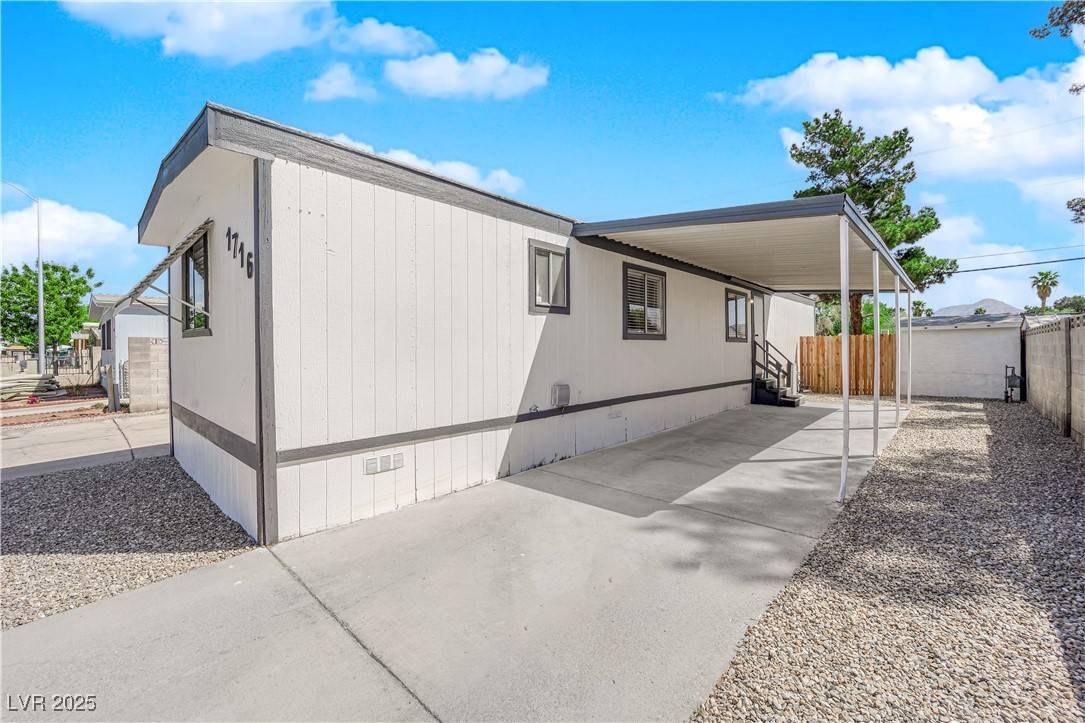 Las Vegas, NV 89115,1716 Charnut LN