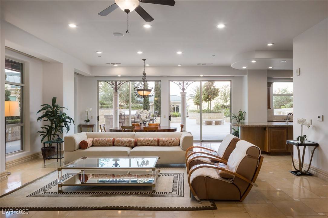 Las Vegas, NV 89145,9101 Alta DR #101