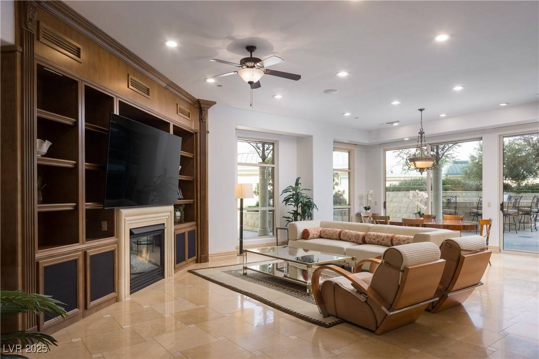 Las Vegas, NV 89145,9101 Alta DR #101