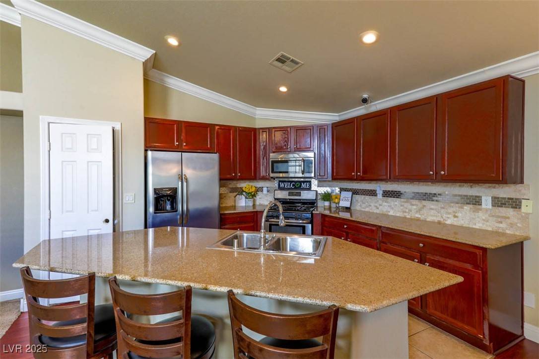 North Las Vegas, NV 89081,5828 Autumn Damask ST