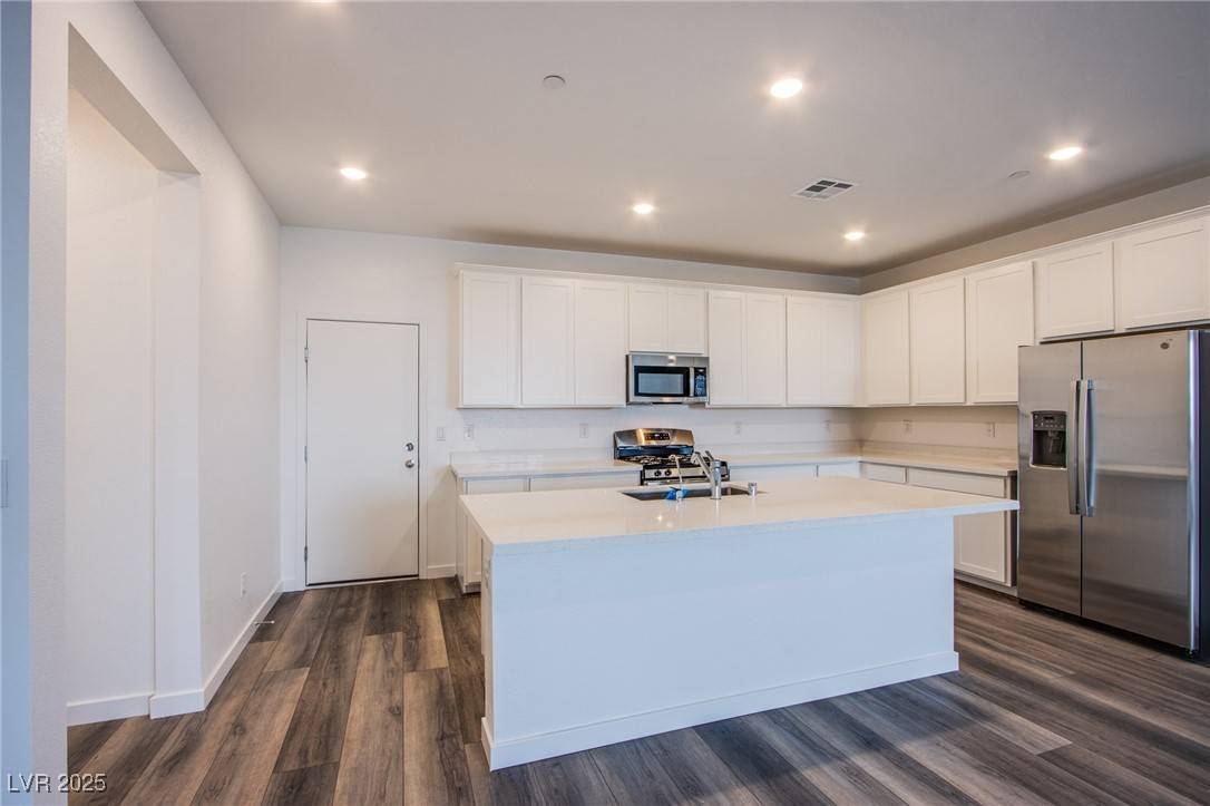 Henderson, NV 89015,266 Walsh Peak AVE