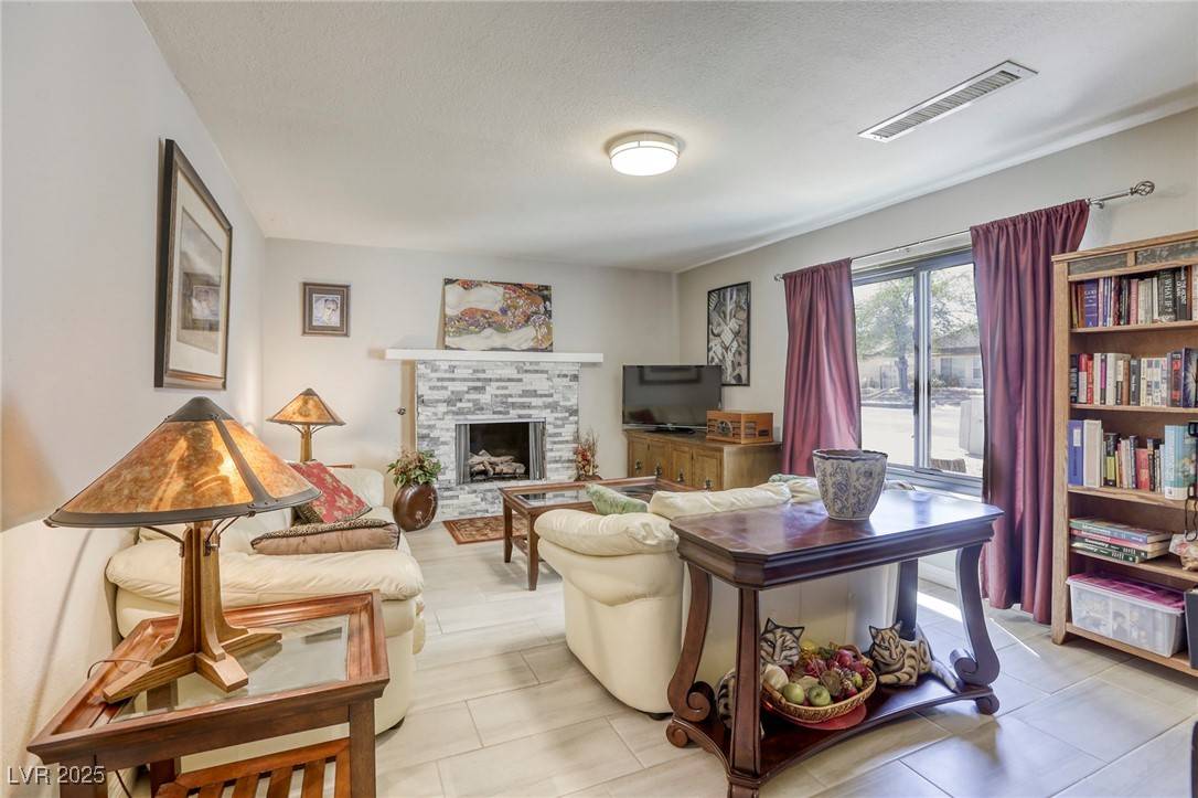 Las Vegas, NV 89103,3908 Duero WAY