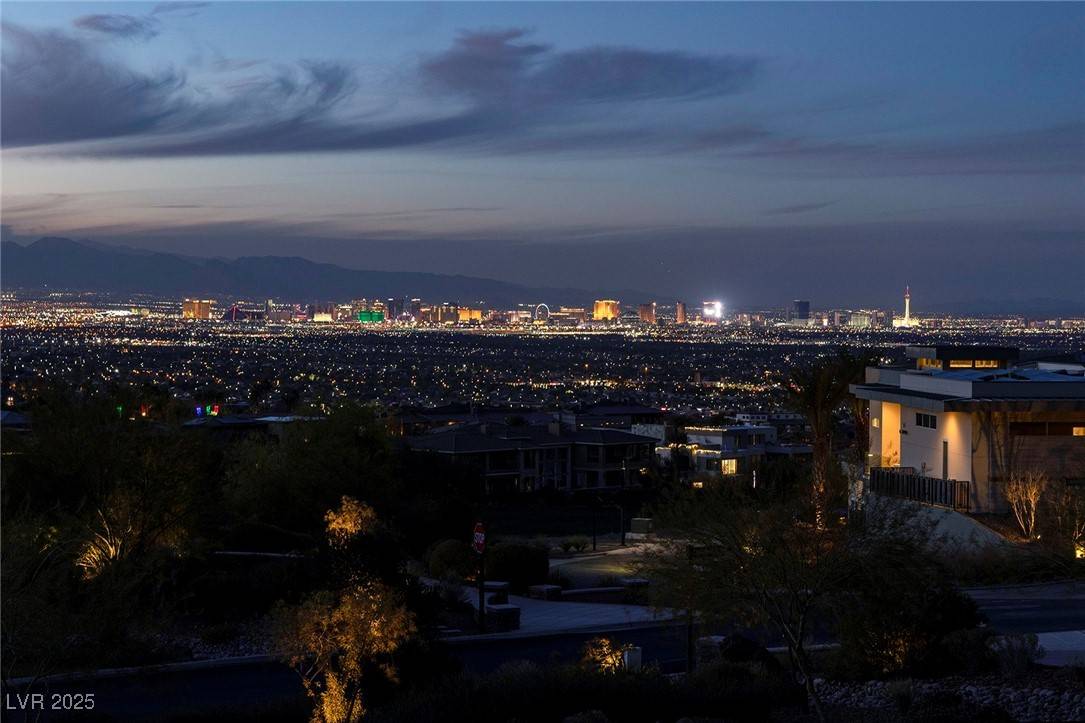 Henderson, NV 89012,657 Boulder Summit DR