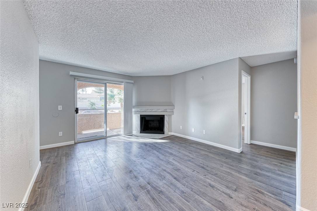 Las Vegas, NV 89107,211 Mission Laguna LN #205
