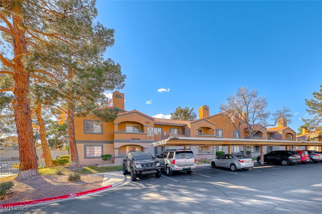 Las Vegas, NV 89107,211 Mission Laguna LN #205