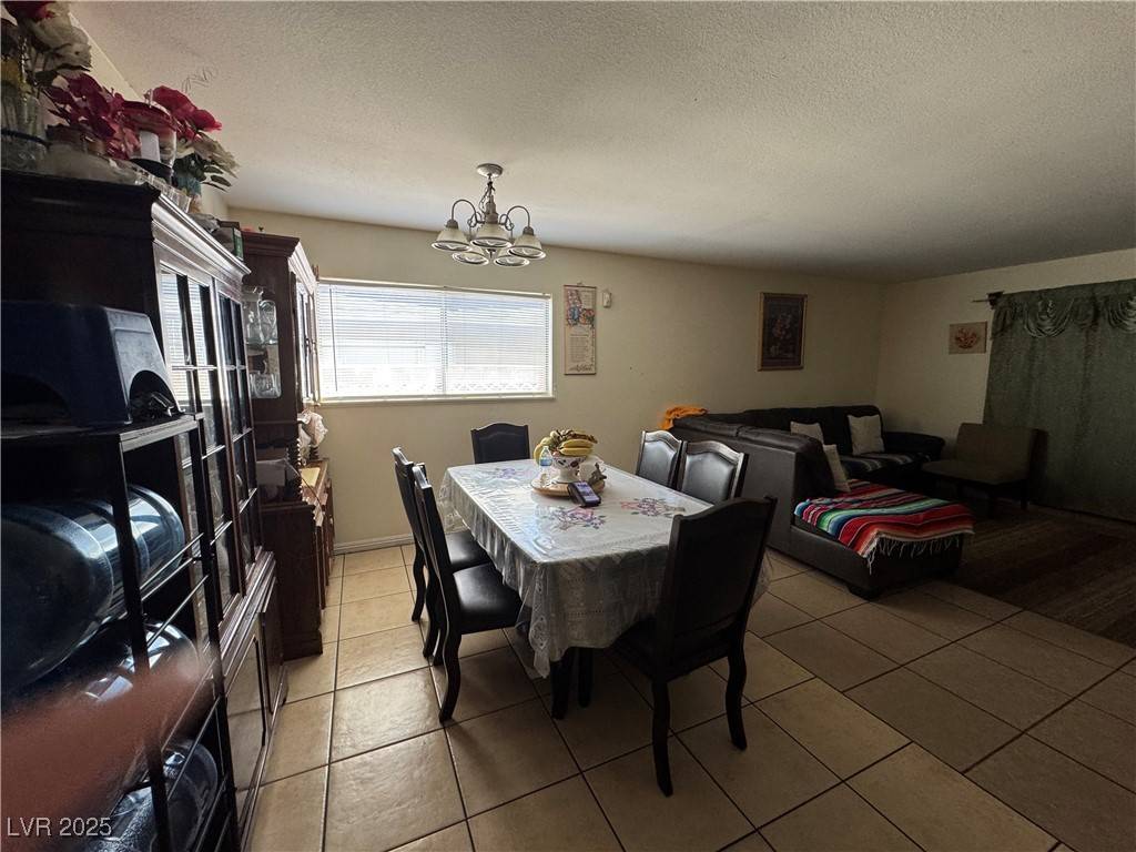 Las Vegas, NV 89107,6117 Cromwell CIR