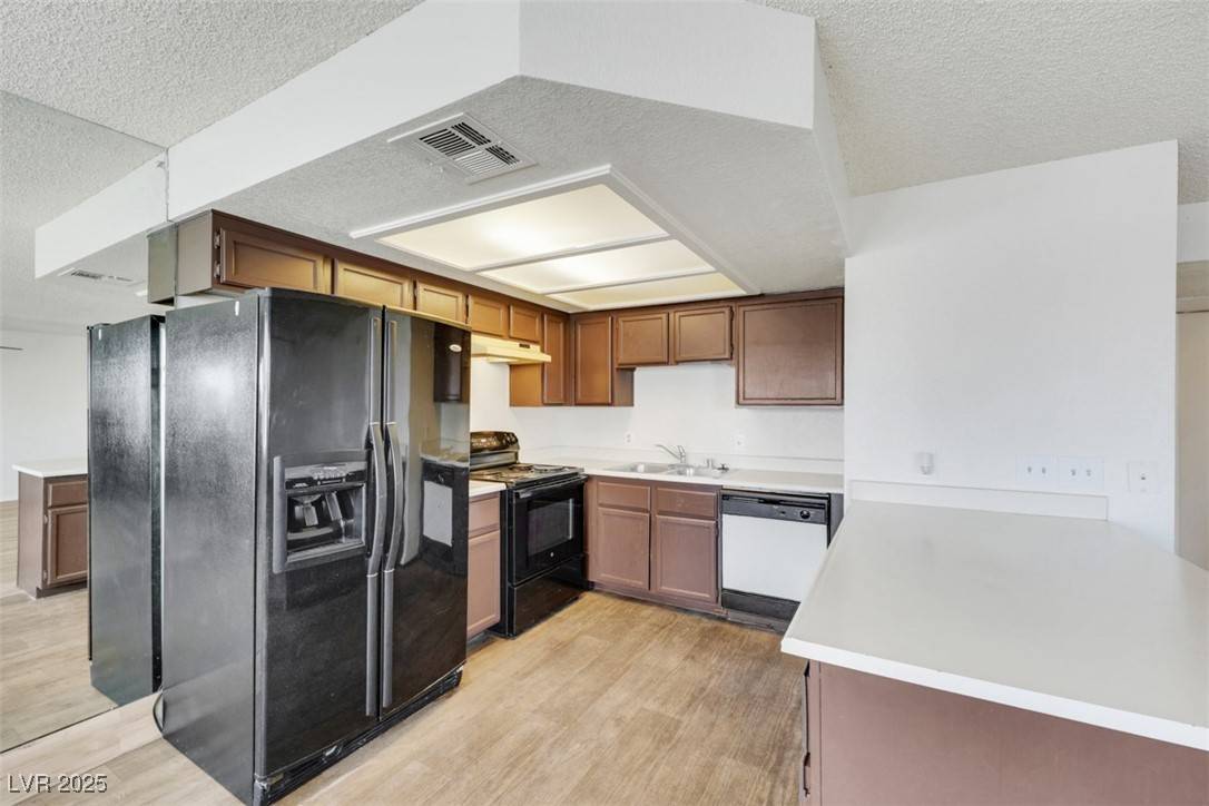 Las Vegas, NV 89128,921 Sulphur Springs LN #201