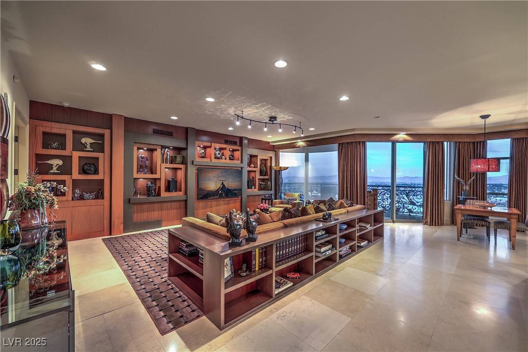 Las Vegas, NV 89145,9101 Alta DR #1501