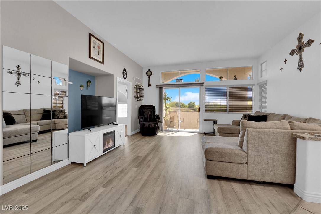 Las Vegas, NV 89128,3125 N Buffalo DR #2103