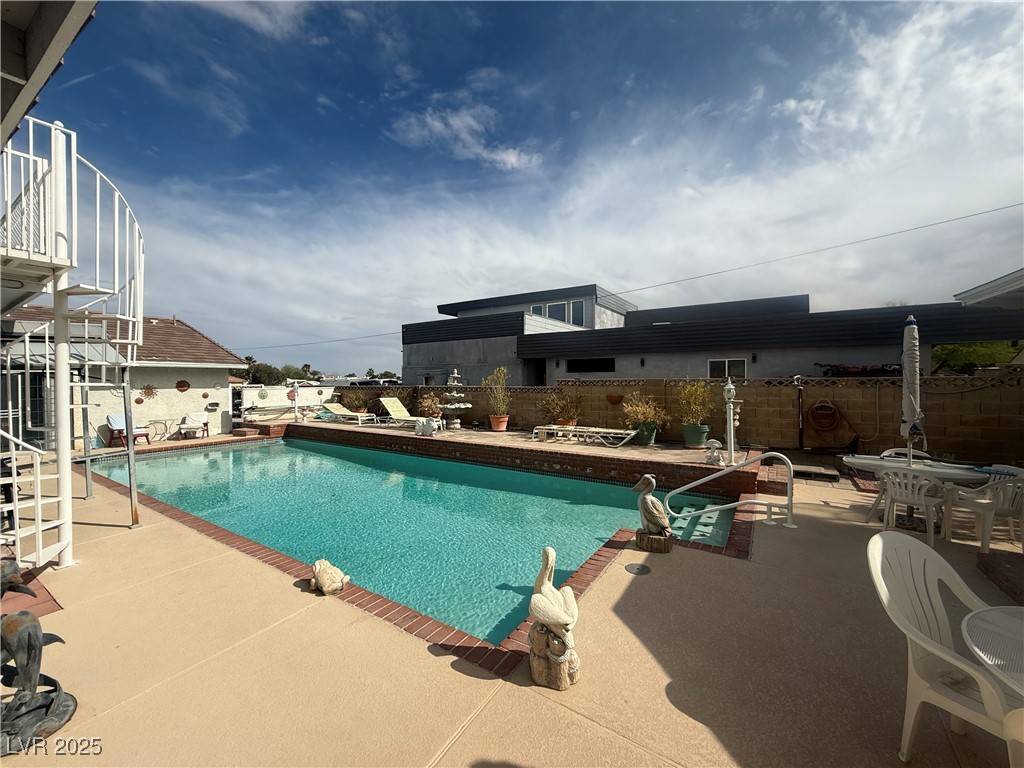 Las Vegas, NV 89117,2045 S Tenaya WAY