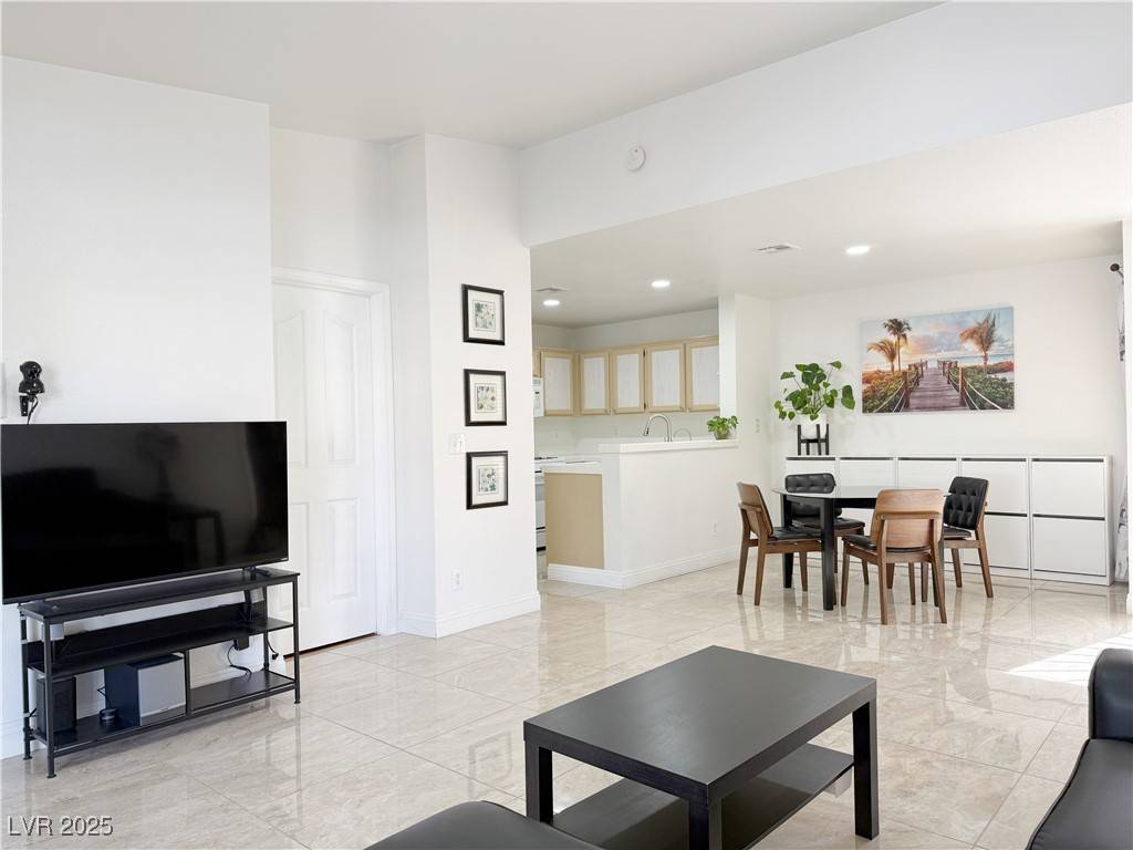 Las Vegas, NV 89145,8452 Boseck DR #225