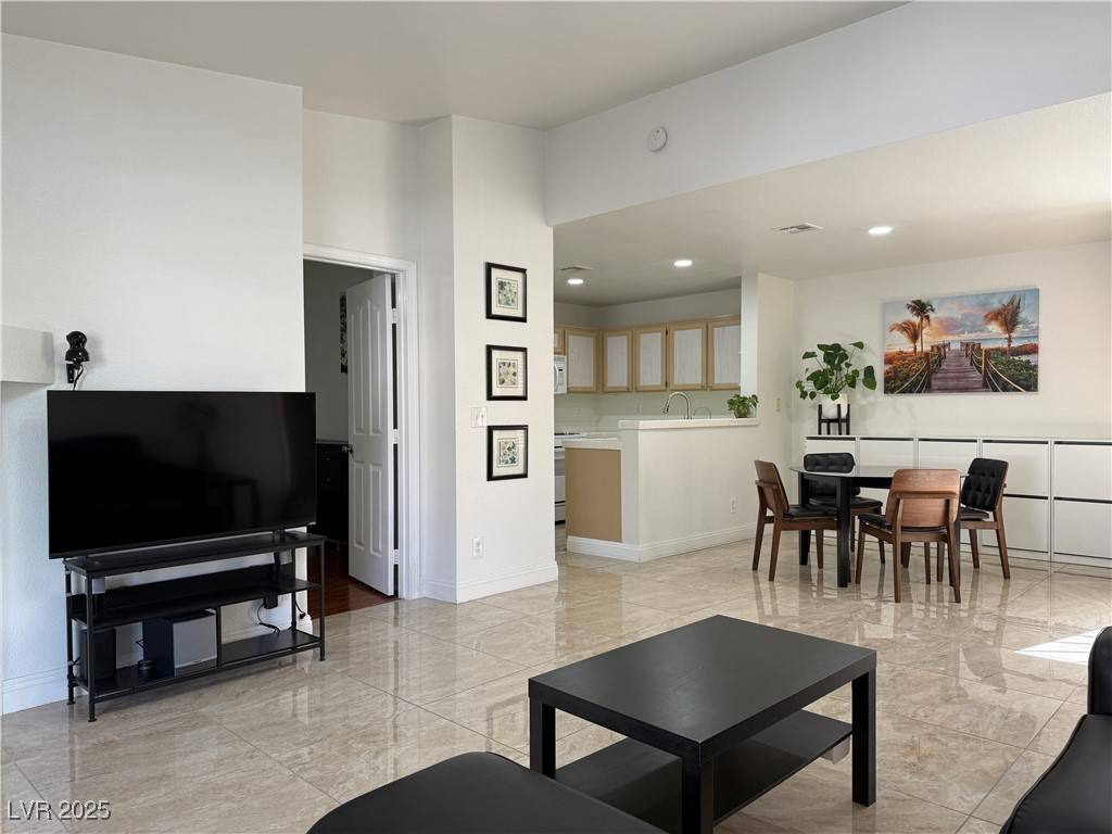 Las Vegas, NV 89145,8452 Boseck DR #225