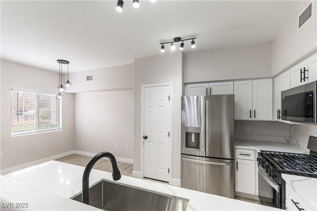 Las Vegas, NV 89149,9303 Gilcrease AVE #1215
