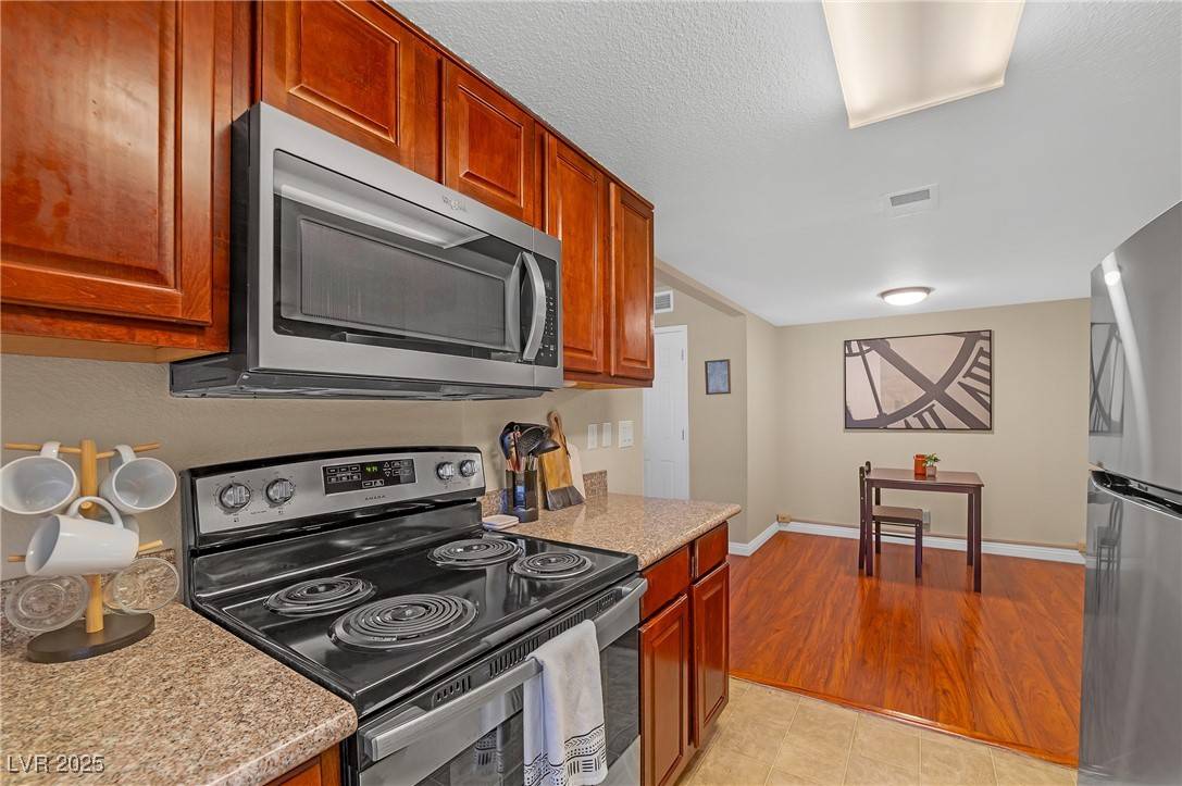 Las Vegas, NV 89103,4390 Sandy River DR #1